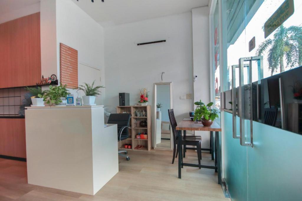 Oyo 1162 Chalong Home Place Bagian luar foto